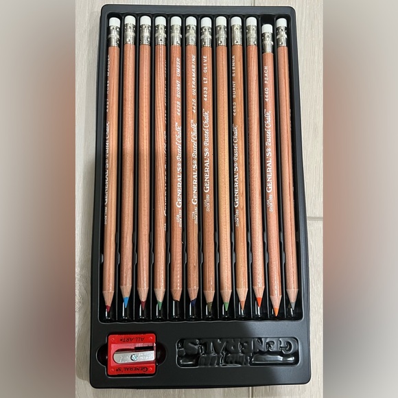 ART SUPPLIES - Picture 9 of 16